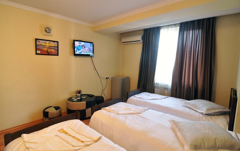 Sun Rise Hotel Tbiliszi Szoba fotó