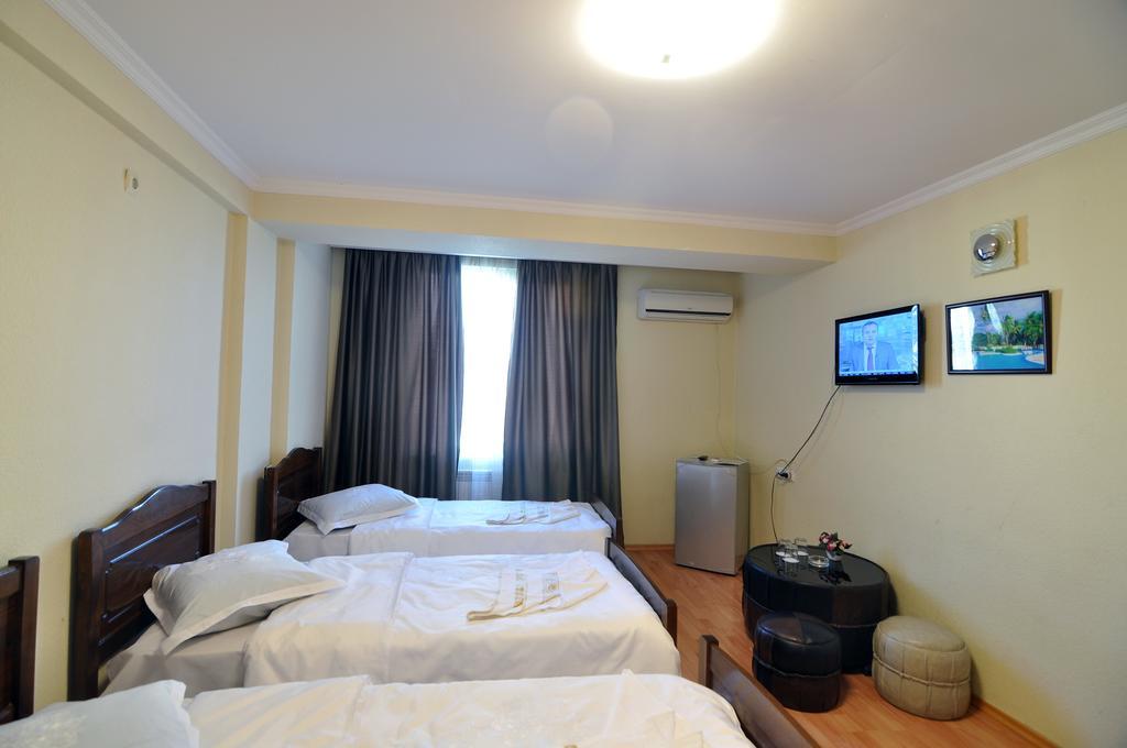 Sun Rise Hotel Tbiliszi Szoba fotó