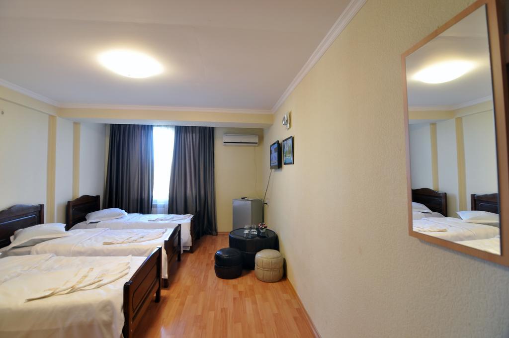 Sun Rise Hotel Tbiliszi Szoba fotó