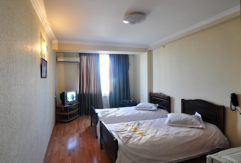 Sun Rise Hotel Tbiliszi Szoba fotó